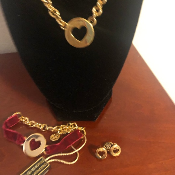 Set of Paris Collection from Velvet Jewrerly - Picture 5 of 7